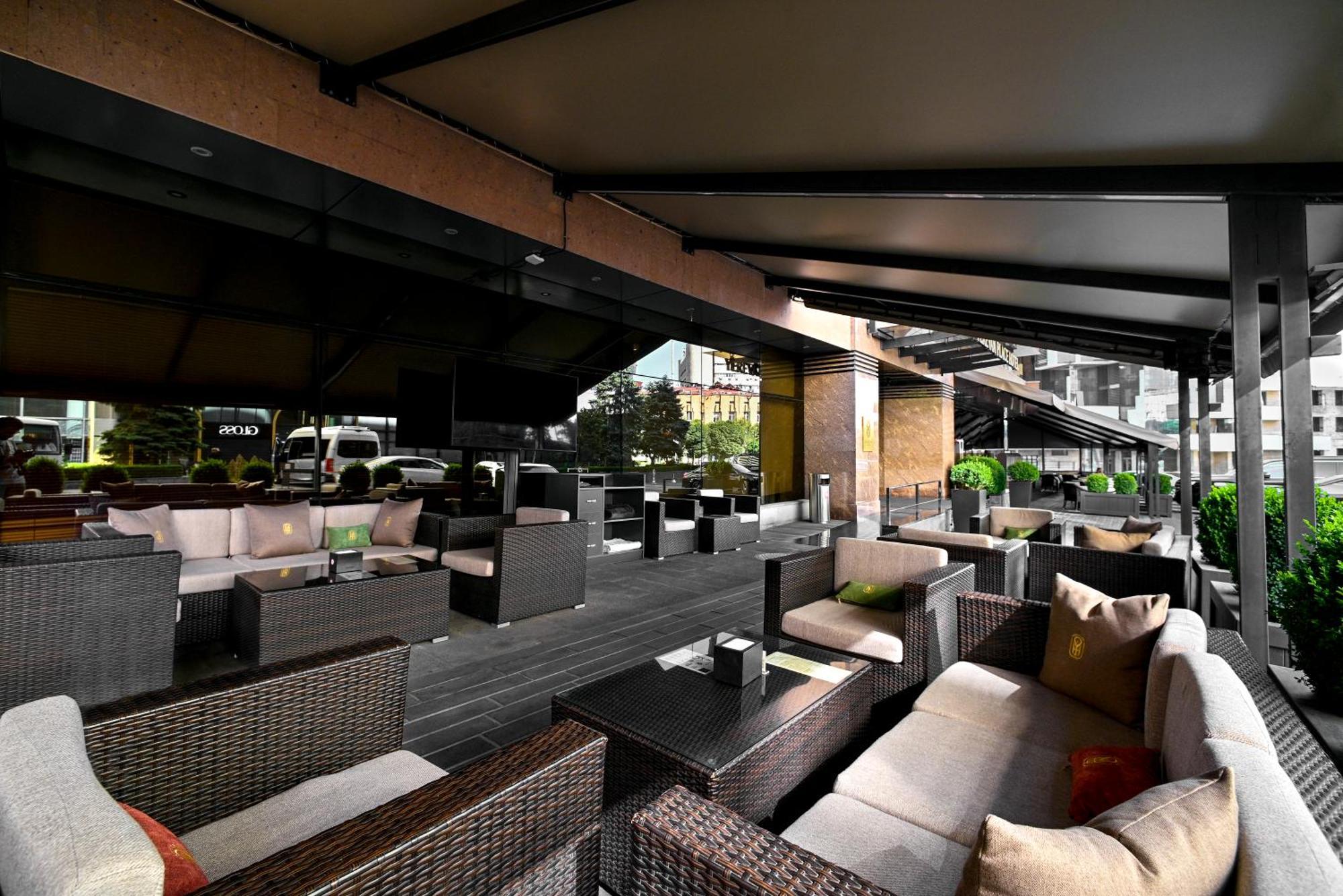 Yerevan Place Hotel Exteriör bild